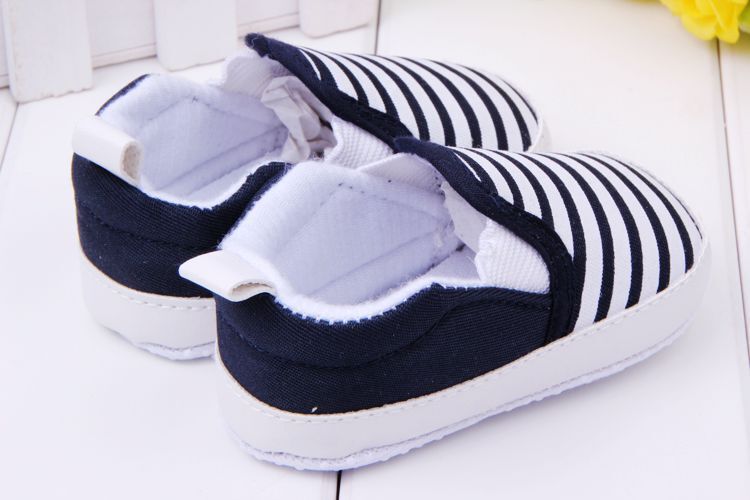 أحذية مشاية الأولى للرضع بتصميم جديد 2019 أحذية لينة بنعل مضاد للإنزلاق للأطفال من عمر 0 إلى 12 شهرًا