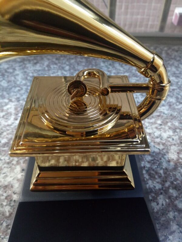 Premio Grammy grammofono trofeo in metallo 1:1 scala dimensioni NARAS musica souvenir premio statua