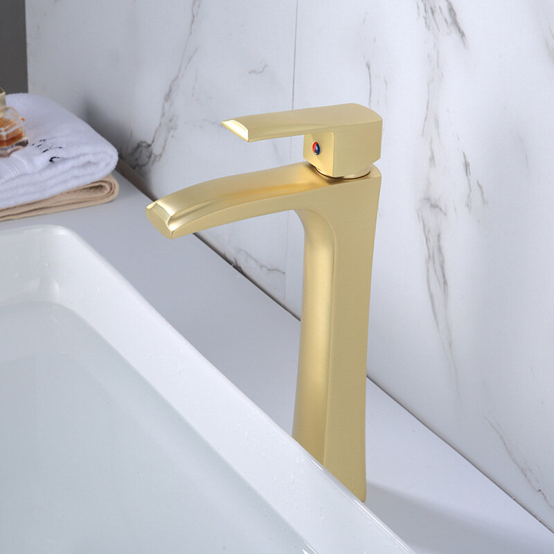 Torneira cascata de ouro simples com misturador, torneira de banheira dourada quente e fria para banheiro