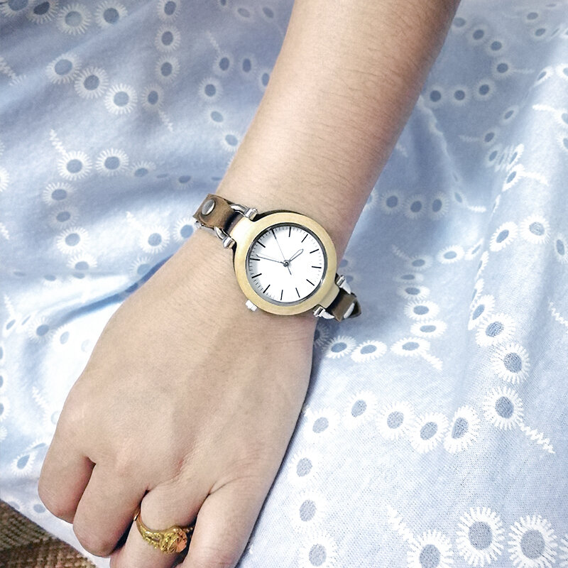 Relógio de pulso luxuoso feminino branco, de madeira e bambu, pulseira de couro macio, relógio de quartzo para mulheres com caixa de presente
