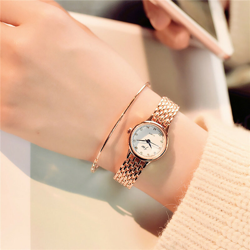 Relógio luxuoso feminino, novo relógio analógico de quartzo com pulseira pequena indicador de aço inoxidável pequeno mostrador delicado