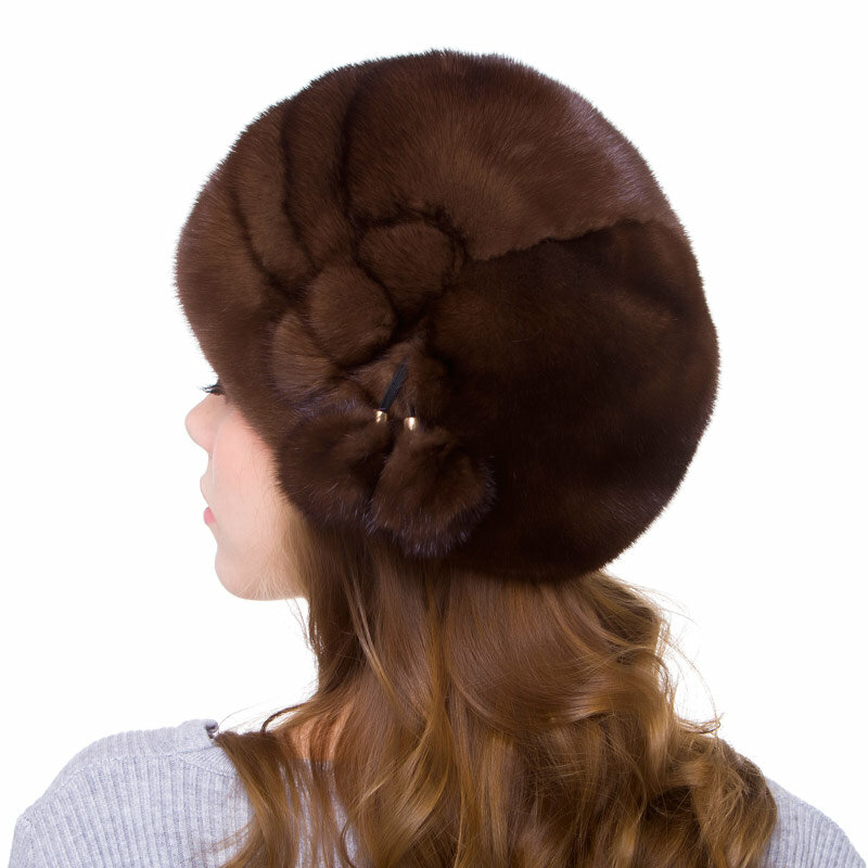 Cappello di pelliccia di visone da donna invernale a righe calde Design personalizzato fatto a mano nuovo berretto di pelliccia reale di lusso di strada con decorazione a sfera di moda