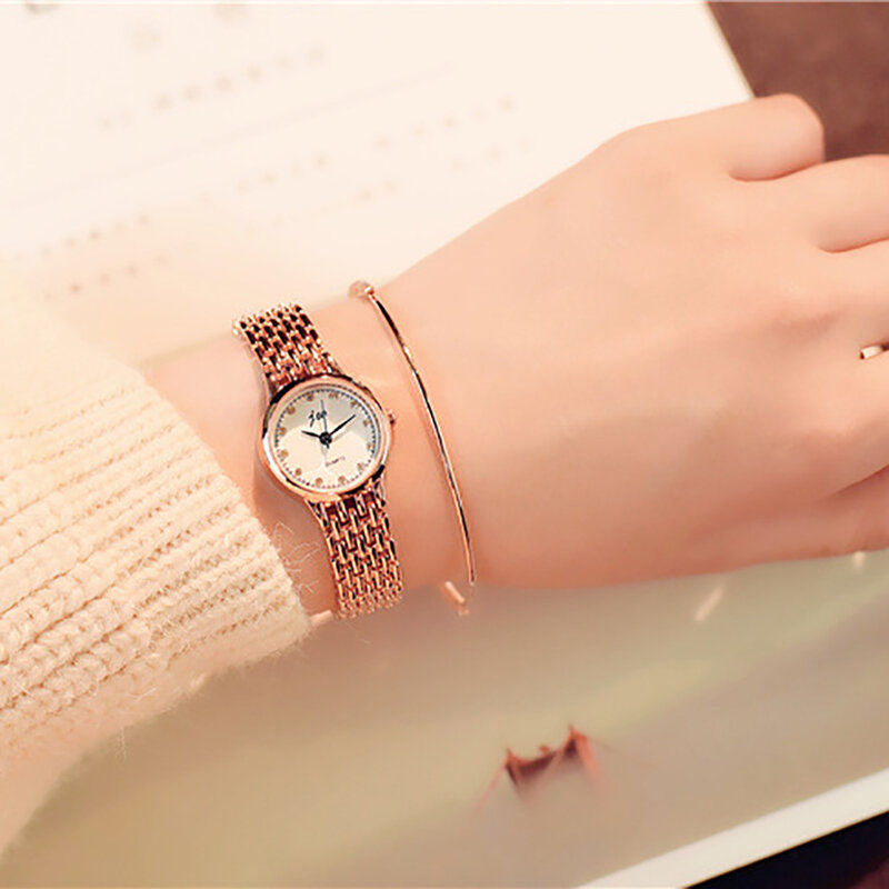 Relógio luxuoso feminino, novo relógio analógico de quartzo com pulseira pequena indicador de aço inoxidável pequeno mostrador delicado