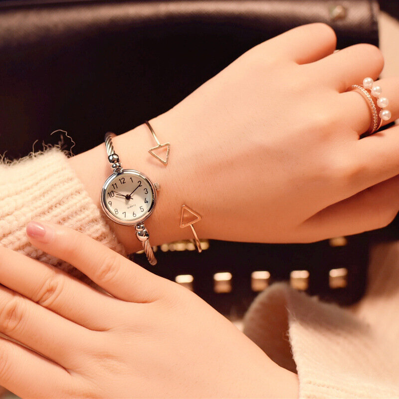 Reloj de pulsera creativo a la moda para mujer, relojes de pulsera de diseño elegante Vintage, reloj femenino con número Simple, envío directo