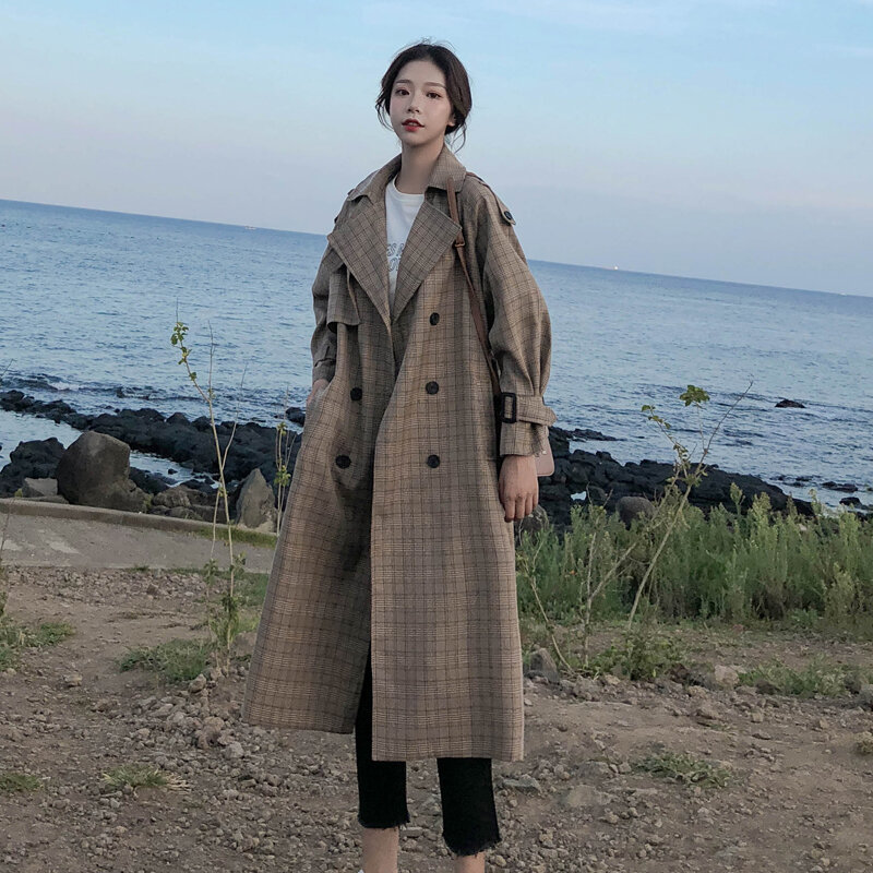 Mantel Jas Hujan Wanita Gaya Korea Pakaian Luar Mantel Lap Wanita Longgar dengan Sabuk Berkancing Dua Baris Panjang Kotak-kotak dengan Penutup Badai