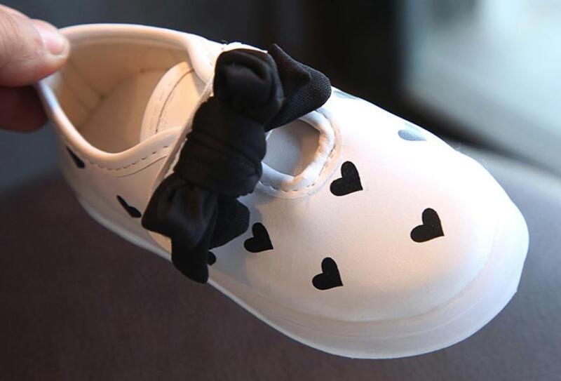 Zapatillas de deporte para bebé, zapatos informales con lazo, zapatillas luminosas para niña, zapatos con estampado de flores para bebé