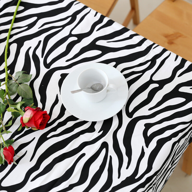 현대 패션 테이블 천으로 흑백 얼룩말 표범 무늬 식탁보 책상 개성 테이블 천으로 커피 테이블 매트 커버