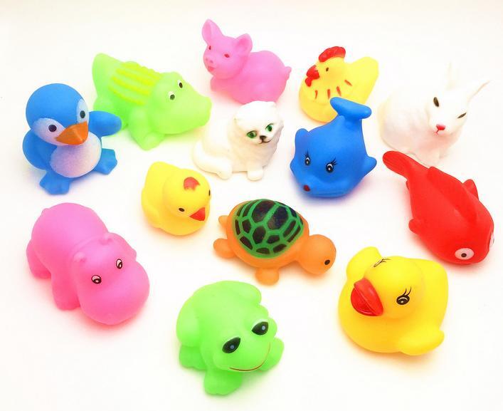 Brinquedo de banho de borracha macia para bebê, animais flutuantes sortidos coloridos que fazem sons ao apertar, 13 peças