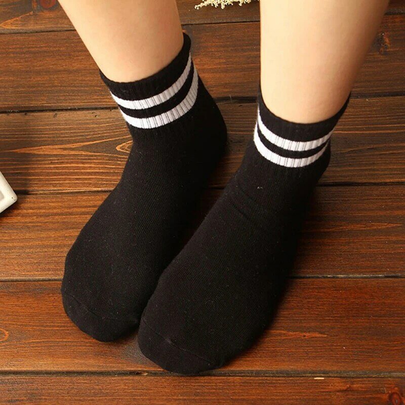 Весенние хлопковые повседневные спортивные носки для женщин с двумя полосками, однотонные, черные, белые, модные, в студенческом стиле, в по...