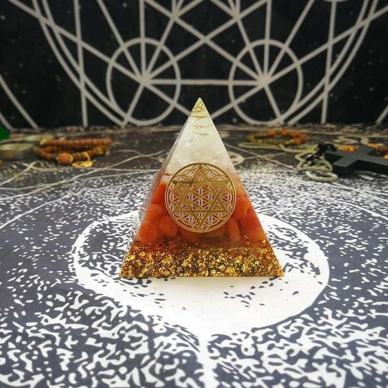 Pirâmide orgonita rawg svadisthara, pirâmide de chakra que aumenta a forma de pirâmide, decoração vermelha de cristal branco