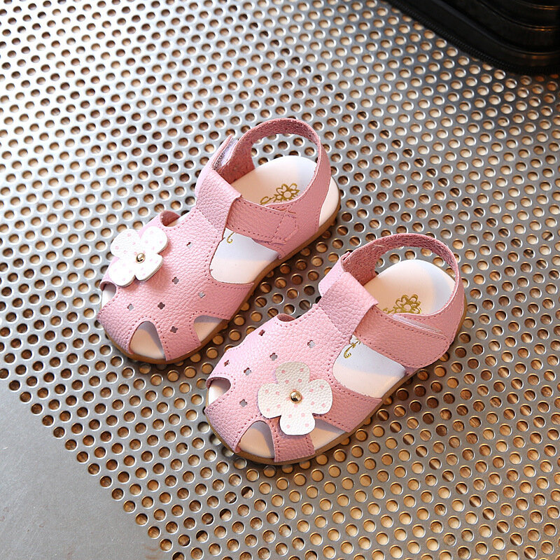 Sandália infantil de couro com flores, nova moda verão e praia para meninas, sapatos de princesa baotou com fundo macio, 2019