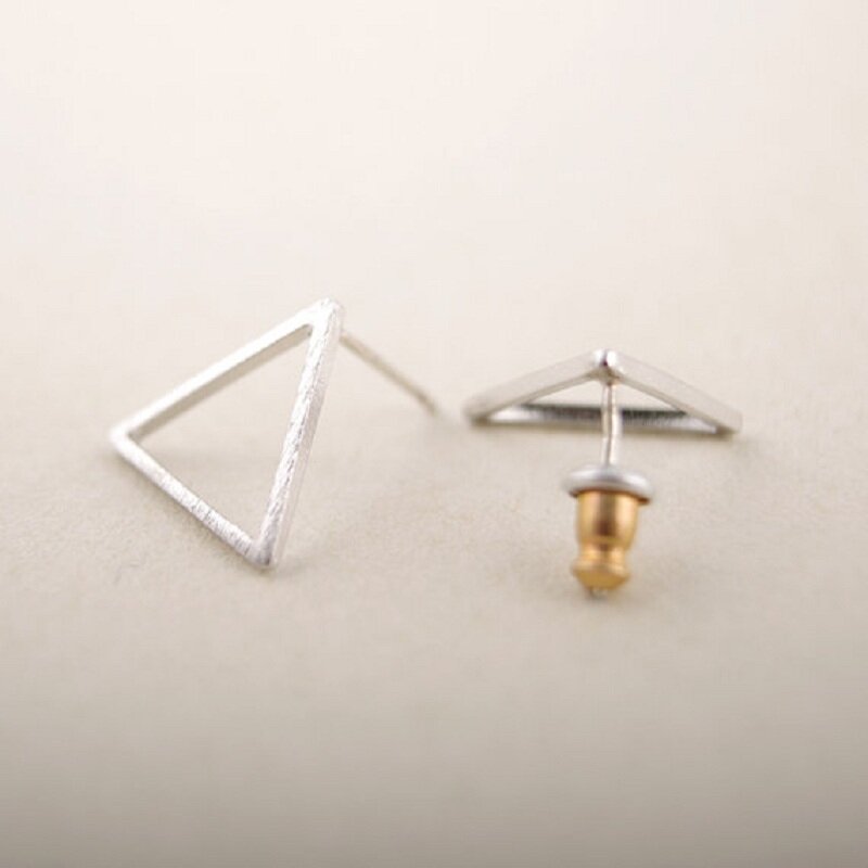 Oly2u 2019 nowy mody małe linia geometryczna trójkąt kolczyki dla kobiet proste śliczne strona stadniny kolczyk ED008