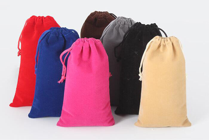 Оптовая продажа 100 шт./лот 5x7 см маленький размер конфетные разноцветные бархатные сумки на шнурке мешочки для ювелирных изделий упаковочны...