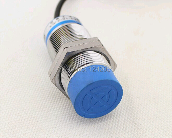 Inductieve naderingsschakelaar sensor LJ30A3-15-Z/AY PNP Drie draad NC Diameter 30mm