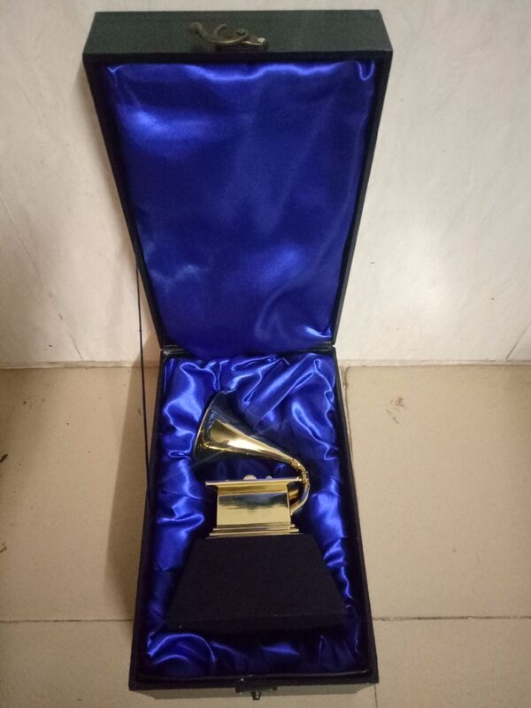 2018 Грэмми граммофон изысканный сувенир музыкальная награда трофей из цинкового сплава хороший подарок награду для музыкальной конкуренци...
