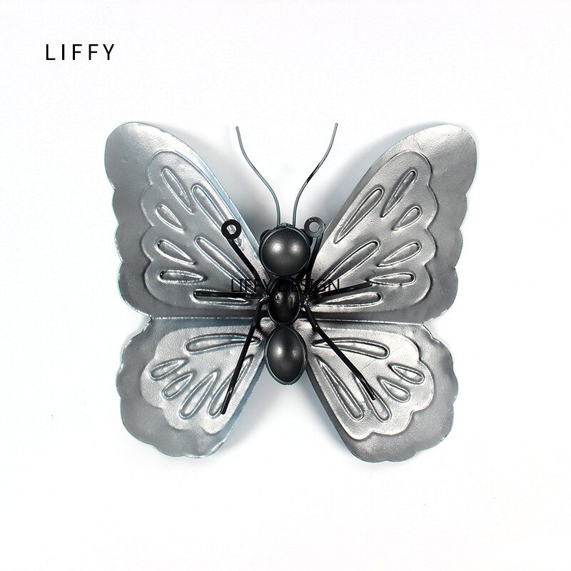 Liffy ギフトブルーメタル蝶の壁の装飾庭の装飾のための動物屋外装飾品庭の彫像