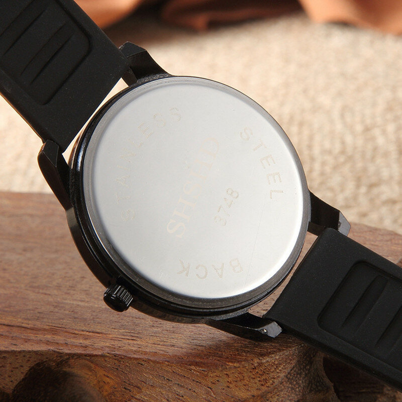 レロジオmasculinoトップブランド古典的な黒と白のカップル腕時計シリコーンの男性と女性時計レディースクォーツ腕時計リロイhombre