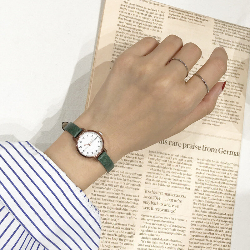 Relojes pequeños blancos a la moda para mujer, pulsera de cuarzo de marca Ulzzang para mujer, reloj sencillo con correa de cuero, 2021