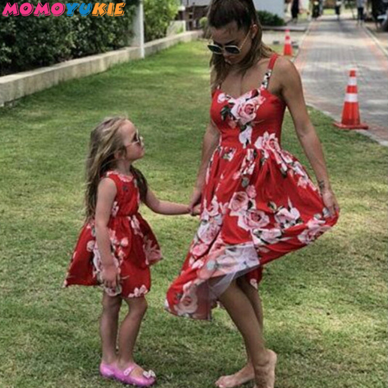Keluarga Melihat Wanita Yang Sesuai dengan Ibu dan Anak Pakaian Tanpa Lengan Bunga Gaun untuk Ibu dan Aku Anak Perempuan Ibu Gaun