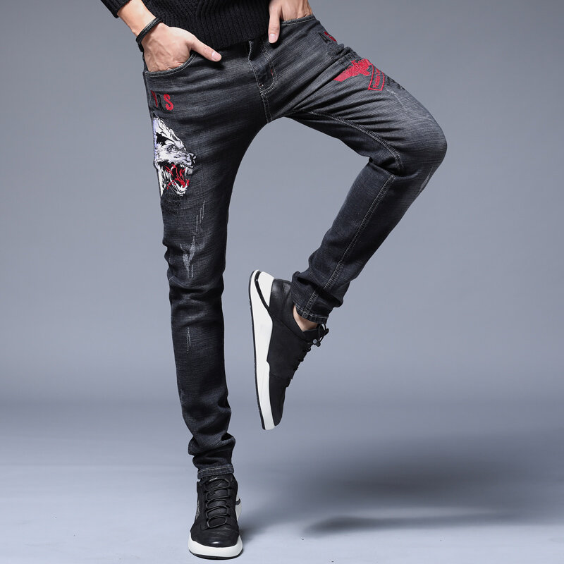 2019 di Marca dei jeans biker uomo nero del ricamo del cotone nuovo homme pantaloni in denim moda casual dritto più il formato 29-38 di jeans maschile