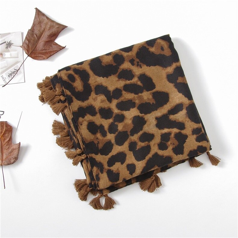 Bufanda con estampado de leopardo grande para mujer, pañuelo de cuatro lados, sexy, a la moda, novedad, Primavera, 2018