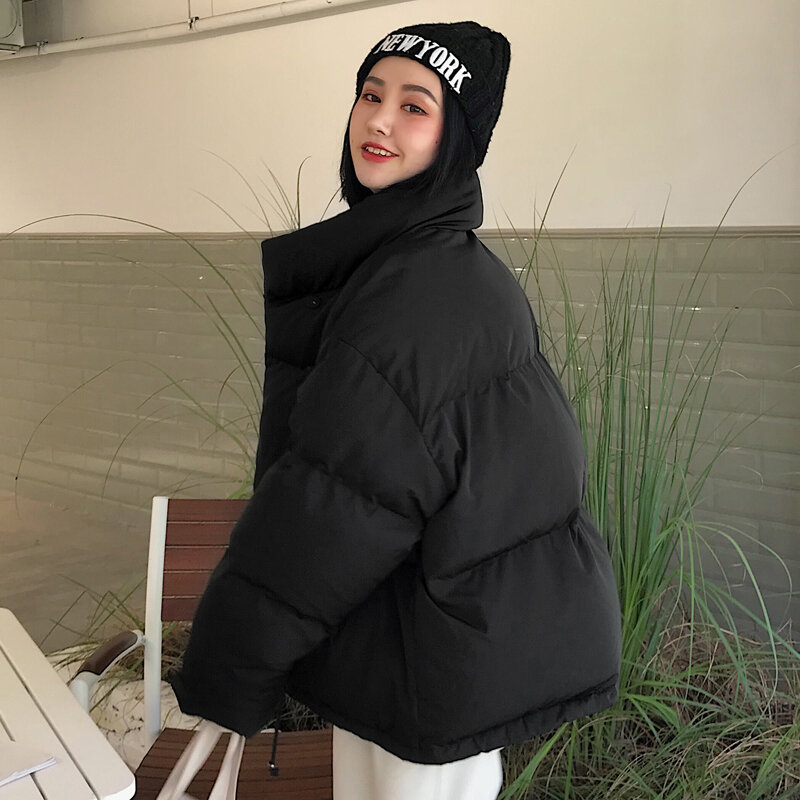 한국 스타일 2021 겨울 자켓 파카 여성 스탠드 칼라 단색 검정 흰색 여성 다운 코트 느슨한 대형 여성 짧은 파카