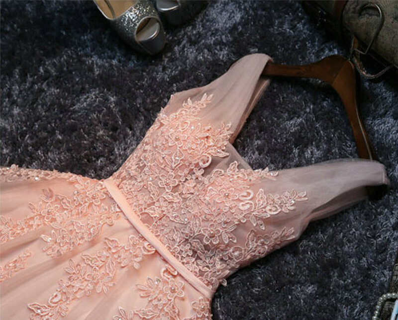 Eleganti abiti da ballo rosa perla 2021 abiti Sexy corti de bal scollo a V Appliques perline allacciate al ginocchio abiti da festa di laurea
