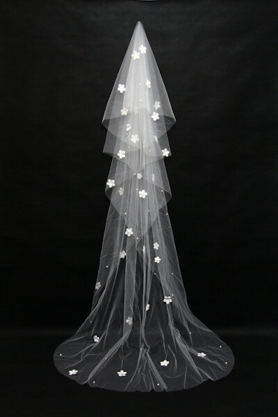 Fatapaese renda apliques borda longo véu véus de noiva com flores & pérolas véu de casamento