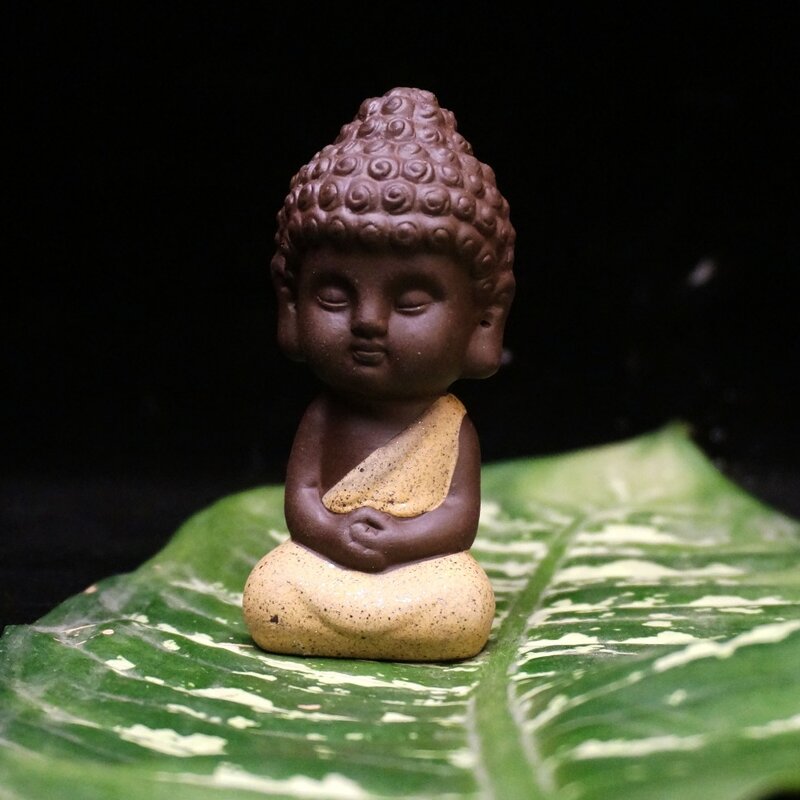 Pequena estátua de monge iogue tathagata da índia, ornamentos decorativos de artesanato de cerâmica roxo mandalatea, pet