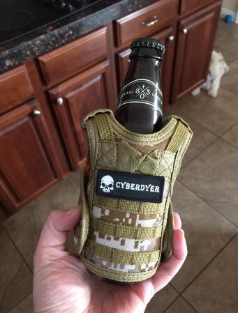 Mini colete tático premium de cerveja, militar, miniatura, para caça, refrigerador de bebidas, correias para os ombro ajustáveis, estados unidos