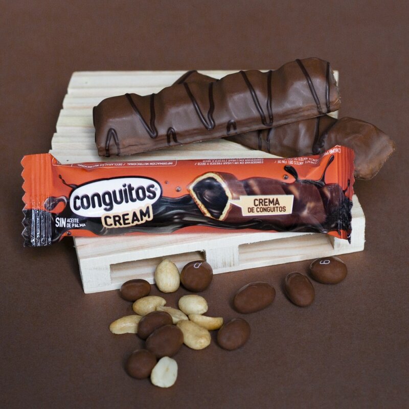 Conguitos Cream 2 bars 46 grams crispy baked bucket bathed in milk chocolate and filling of conguito Cream