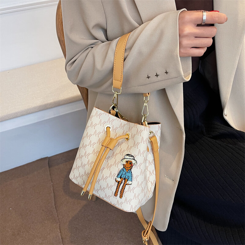 Borsa da festa da donna alla moda 2021 Hit Letter Printing borse a tracolla di lusso borsa a secchiello Vintage in pelle vecchio fiore