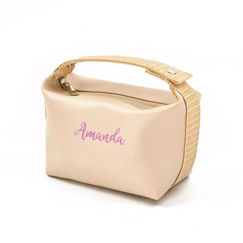 Borsa da toilette portatile con ricamo personalizzato borsa cosmetica in PU borsa da trucco per donna Kit impermeabile regalo personalizzato per damigelle