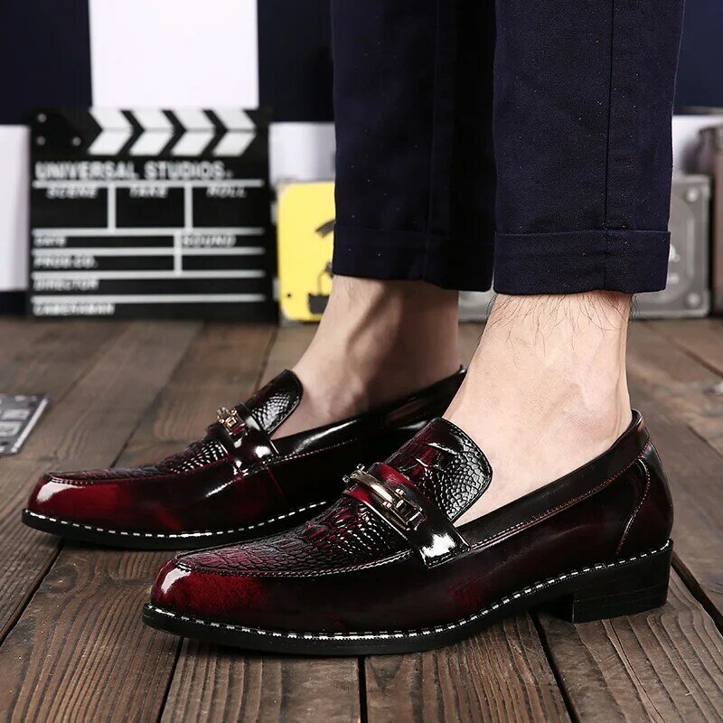 Men's Shoes New for 2021 High Quality Men Leather Fashion Shoes Male Vinage Classic outdoor men Loafers Shoes Soulier Homme
