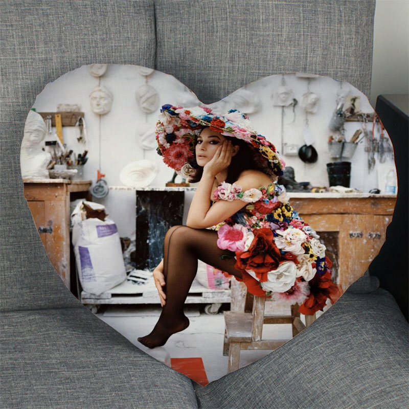 مونيكا بيلوتشي الممثل كيس وسادة على شكل قلب سستة وسادة غطاء الساتان لينة لا تتلاشى أكياسها المنسوجات المنزلية ديكور