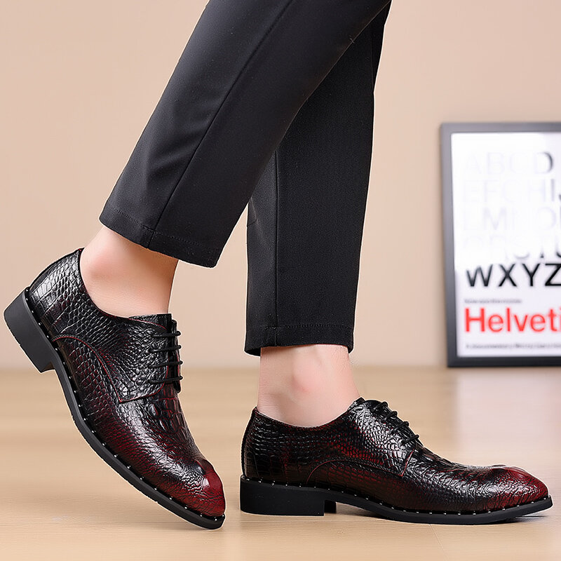 حجم كبير ماركة أحذية من الجلد عادية الرجال موضة رجال الأعمال أحذية من الجلد الأسود Hot البيع تنفس حذاء رجالي غير رسمي في الهواء الطلق