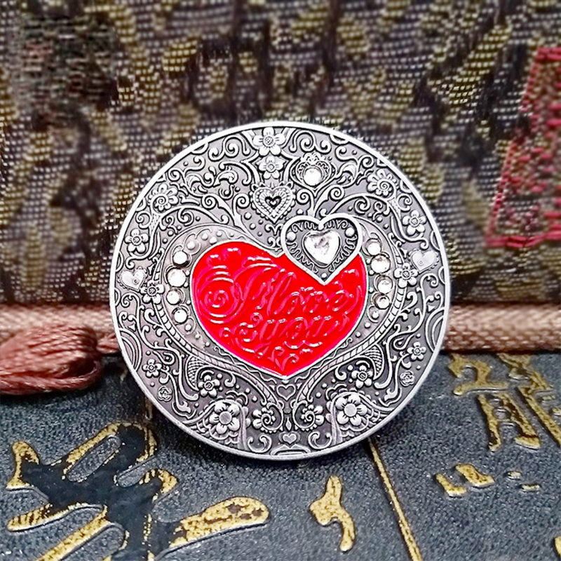 2021 NEUE Glück Liebe Rot Herz Intarsien Kristall Münzen Paar Gedenk Medaillon Moderne Einfache Festival Romantische Münze Liebe Münze