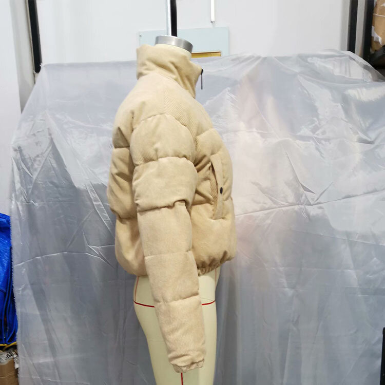 Giacca in cotone di velluto a coste decorata con tasca a cerniera a manica lunga da donna autunno e inverno 2021