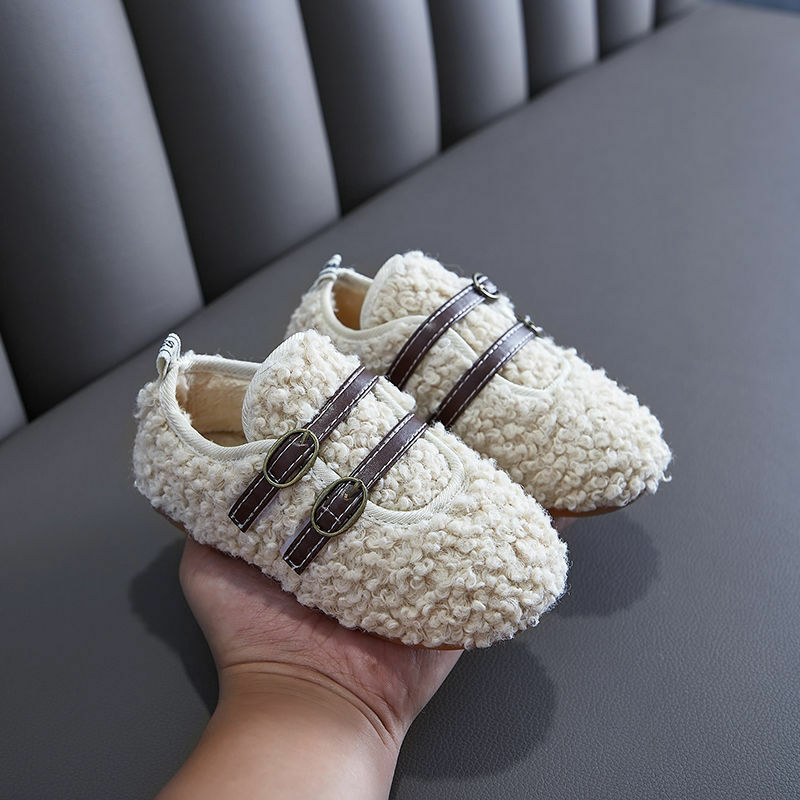 Dziecięce buty wełniane 2021 zimowe nowe jagnięce wełniane zagęszczane ciepłe buty Bean Shoes dziewczyny maluszek mały antypoślizgowy miękki chód obuwie dziecięce