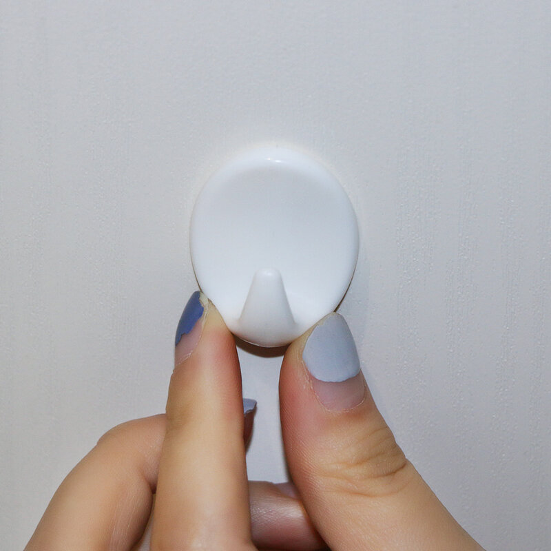 5Pcs Double-Sided Self-กาว Wall Hook รูปไข่พลาสติกสีขาวตะขอแขวนเสื้อผ้าห้องน้ำชั้นวางของในครัวผู้ถือ