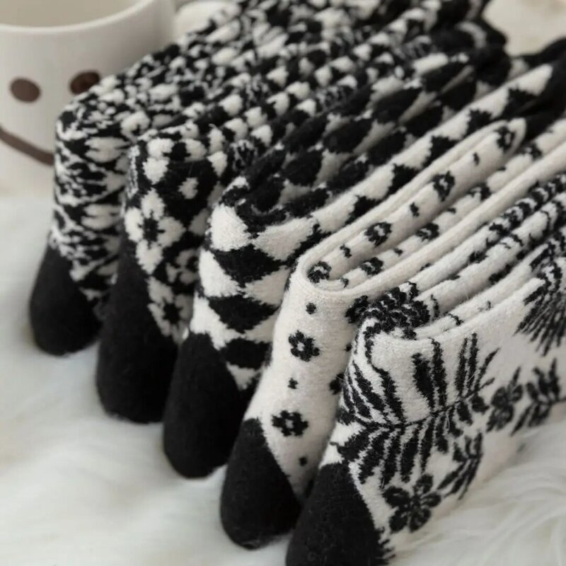 양모 양말 여성 긴 검은 색 흰색 다이아몬드 꽃 인쇄 한국 스타일 일본 패션 고품질 디자이너 Sokken Art Streetwear