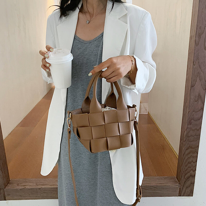 نسج بولي Leather حقائب جلدية Crossbody للنساء 2020 بلون حقيبة كتف حقائب اليد النسائية والمحافظ سيدة حقيبة السفر دلو