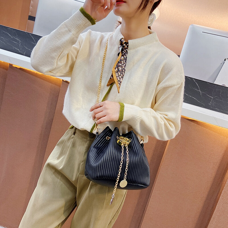 Luxury Designer กระเป๋าถือผู้หญิง2021กระเป๋าหนังแฟชั่นจีบโซ่ถังหญิงกระเป๋ากระเป๋าสะพายกระเป๋าผู้หญิ...
