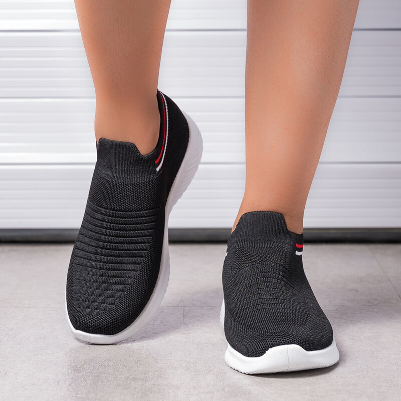 Tênis de verão das mulheres deslizamento em sapatos planos mocassins brancos sapatos de tênis meias sapatos femininos 2021 sapatos casuais femininos