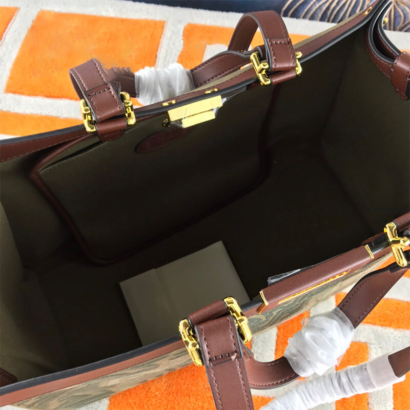 Nuova borsa Tote ricamata borsa da donna dal Design unico borsa a tracolla moda per tutte le partite di grande capacità borsa Shopping retrò