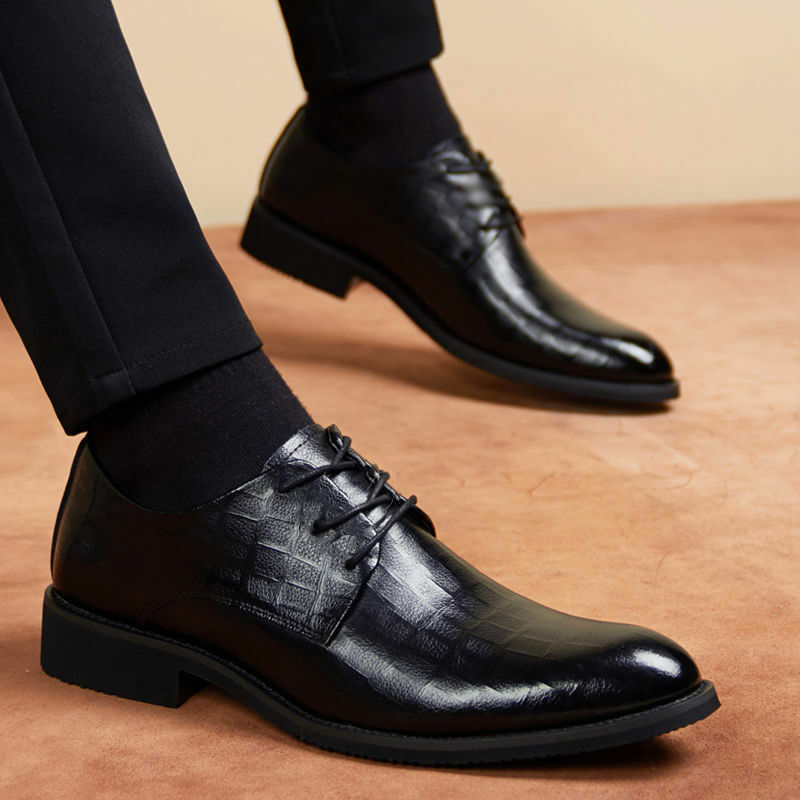 Zapatos de cuero informales para hombre, calzado de negocios en color negro, puntiagudos, aumento de transpirables, estilo Derby, otoño