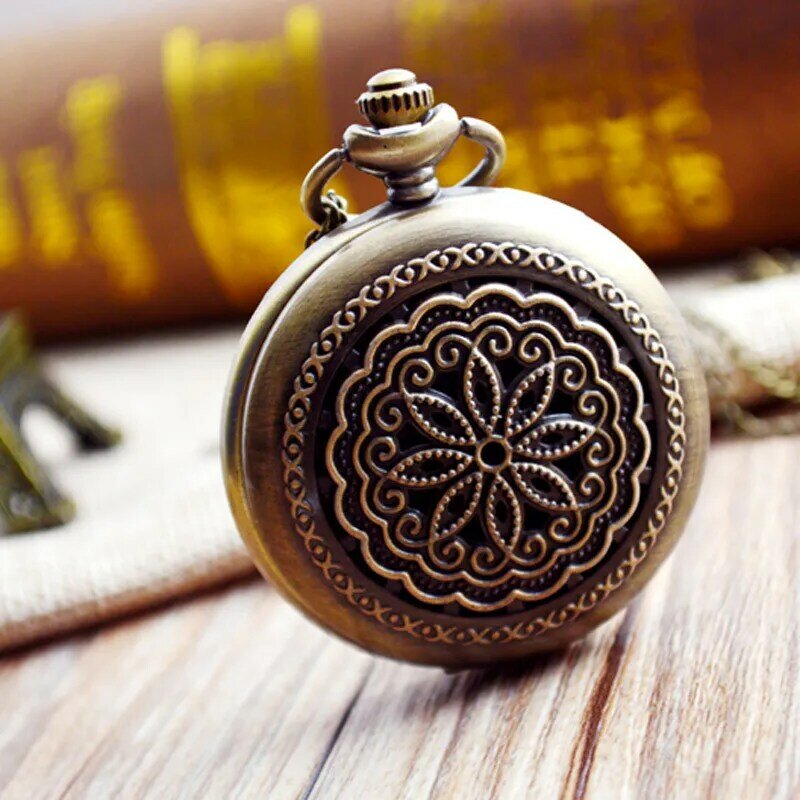 Relógio de bolso retro bronze liga oco característica padrão pastoral senhora pendurado corrente lembrança bolso relógio