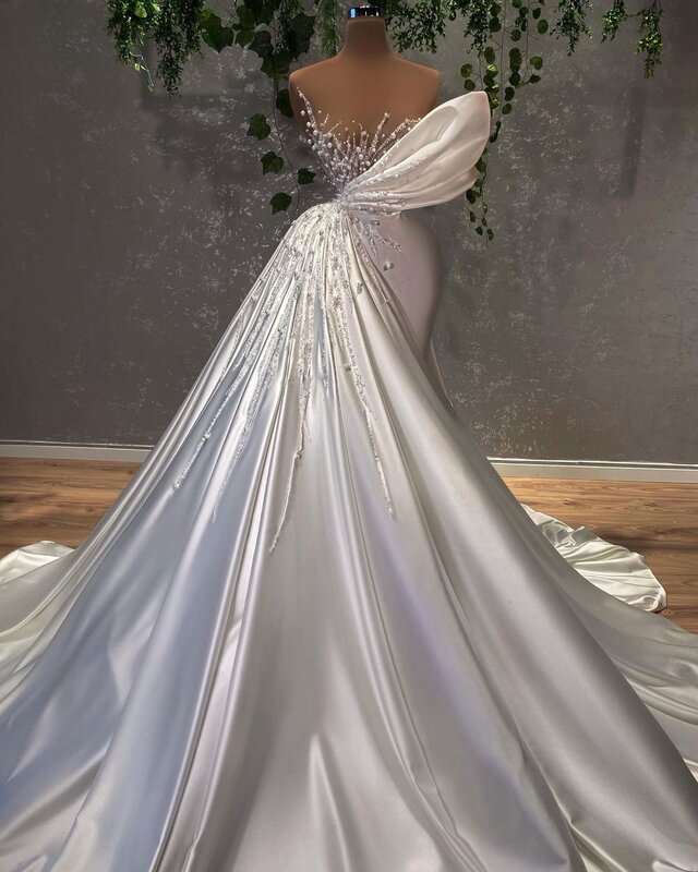 Robe de mariée de forme sirène pour femmes, luxueuse et élégante, blanche, sans manches, avec des perles et des cristaux scintillants, avec traîne, sur mesure