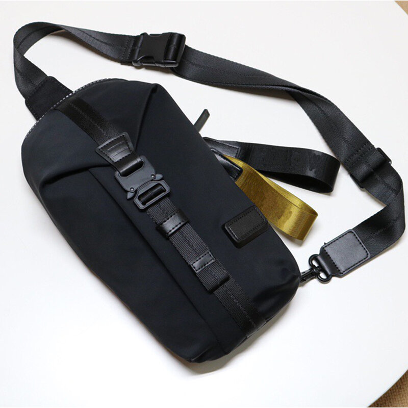 0798675D Lightweight two-color pull ring men's casual shoulder messenger bag chest bag 0798675D