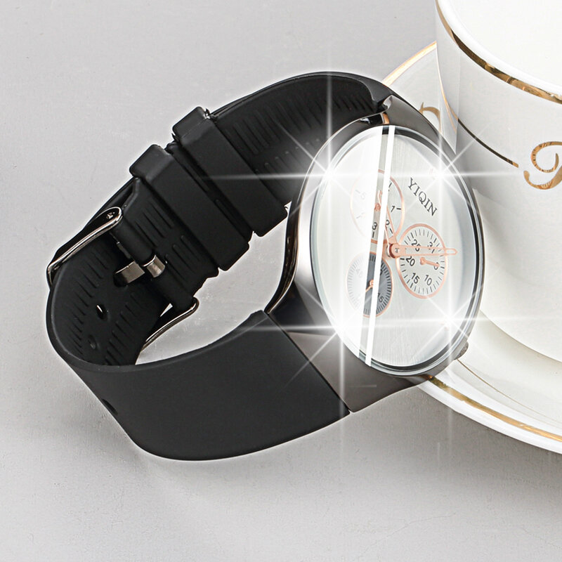 2020 Fashion Luxe Quartz Horloges Vrouwen Horloge Vrouwelijke Klok Rubber Mannen Fitness Horloges Diamond Dial Horloge